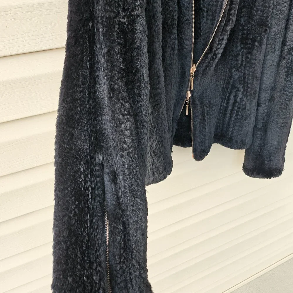 Fendi Fur Jacket - Vintage Luxury and Elegance - Picture 8 of 14